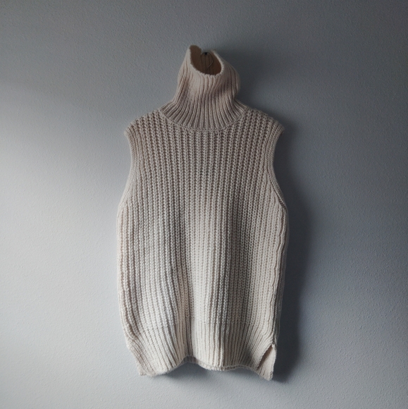 H&M Cream Sleeveless Turtleneck Sweater - Picture 1 of 4